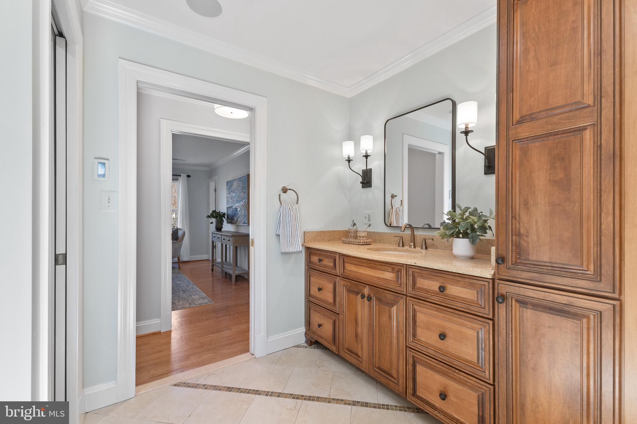 HUNTER'S MANOR - Residential