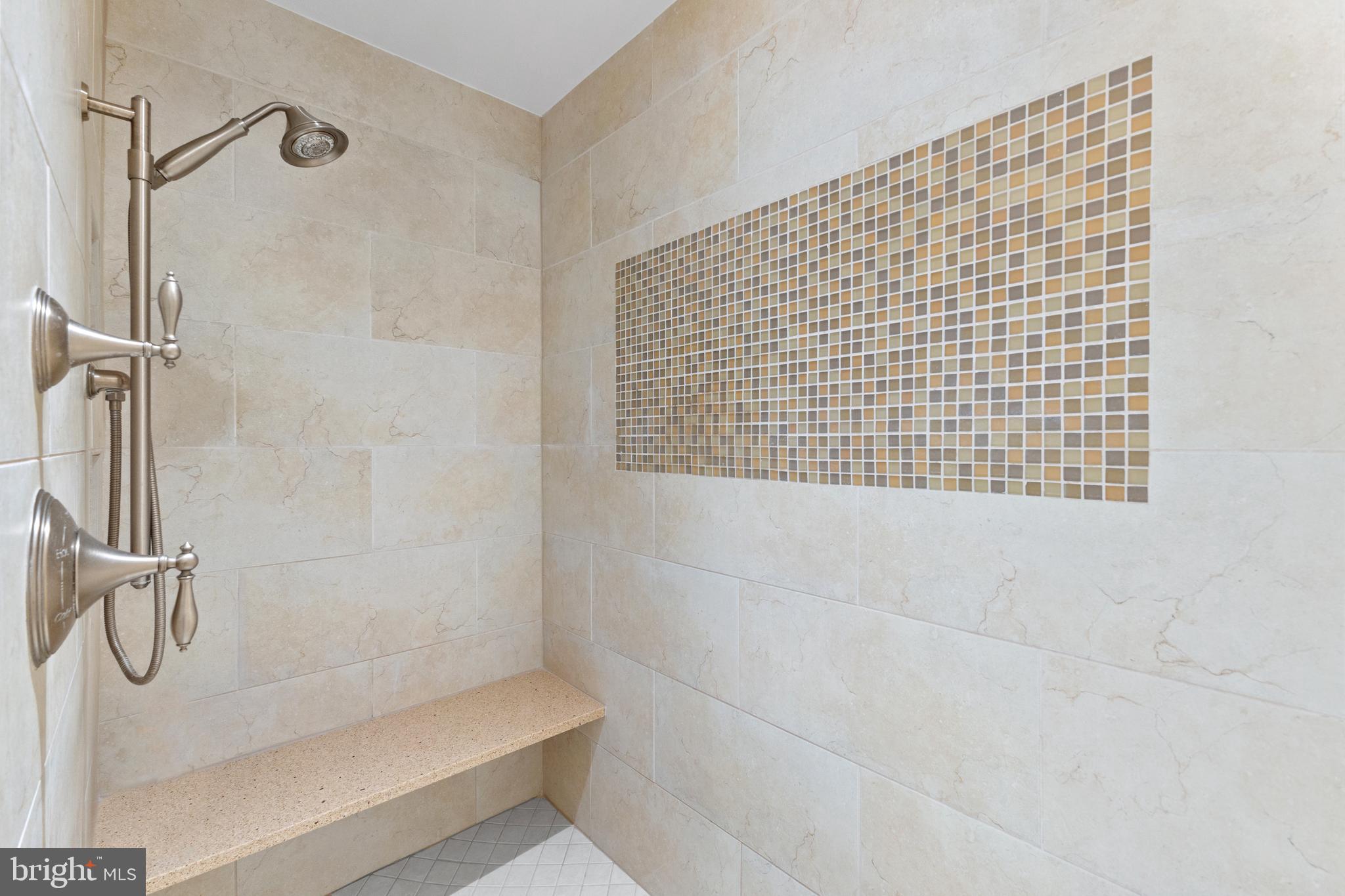 HUNTER'S MANOR - Residential