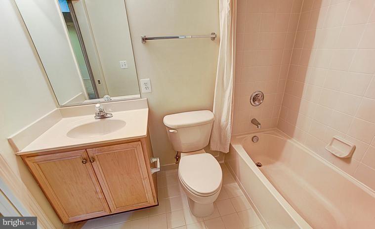 BELMONT COUNTRY CLUB - Residential Lease