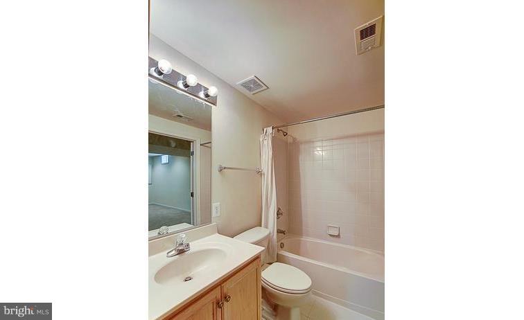 BELMONT COUNTRY CLUB - Residential Lease