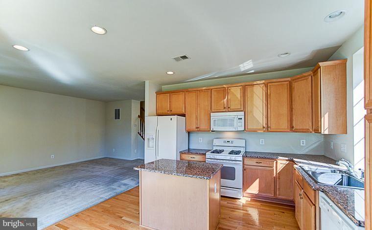 BELMONT COUNTRY CLUB - Residential Lease