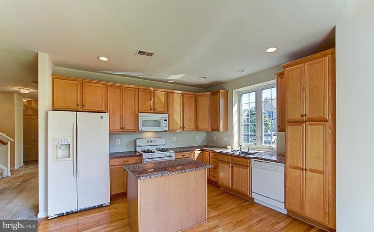 BELMONT COUNTRY CLUB - Residential Lease