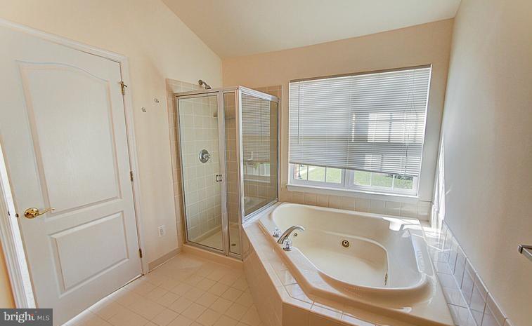 BELMONT COUNTRY CLUB - Residential Lease