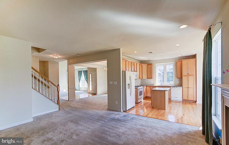 BELMONT COUNTRY CLUB - Residential Lease