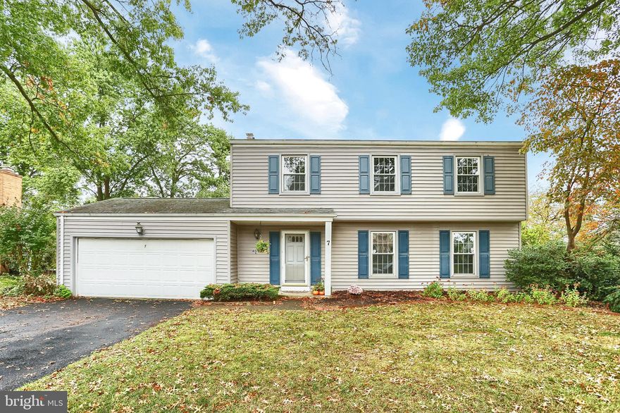 Freshly painted throughout, wood floors gleaming!  You'll have instant equity in this spacious 4 bdrm home in desirable Kimberly Meadows!  Formal Living Room, Dining Room, Kitchen and Family Room w/ fireplace on first floor!  Solid wood flooring throughout and tons of built in's.  Family Room leads to a huge partially covered paver patio.  Lovely private back yard with secret garden.  Home and it's mechanicals are very well cared for. Washer & Dryer convey.Listed below appraised value, home is an estate and being sold "as is".