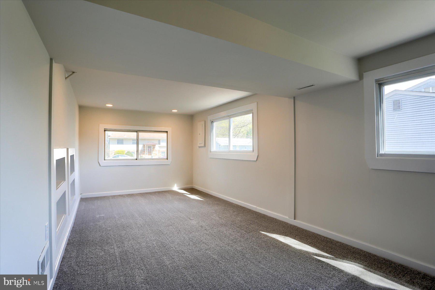 FOREST HILLS - Residential