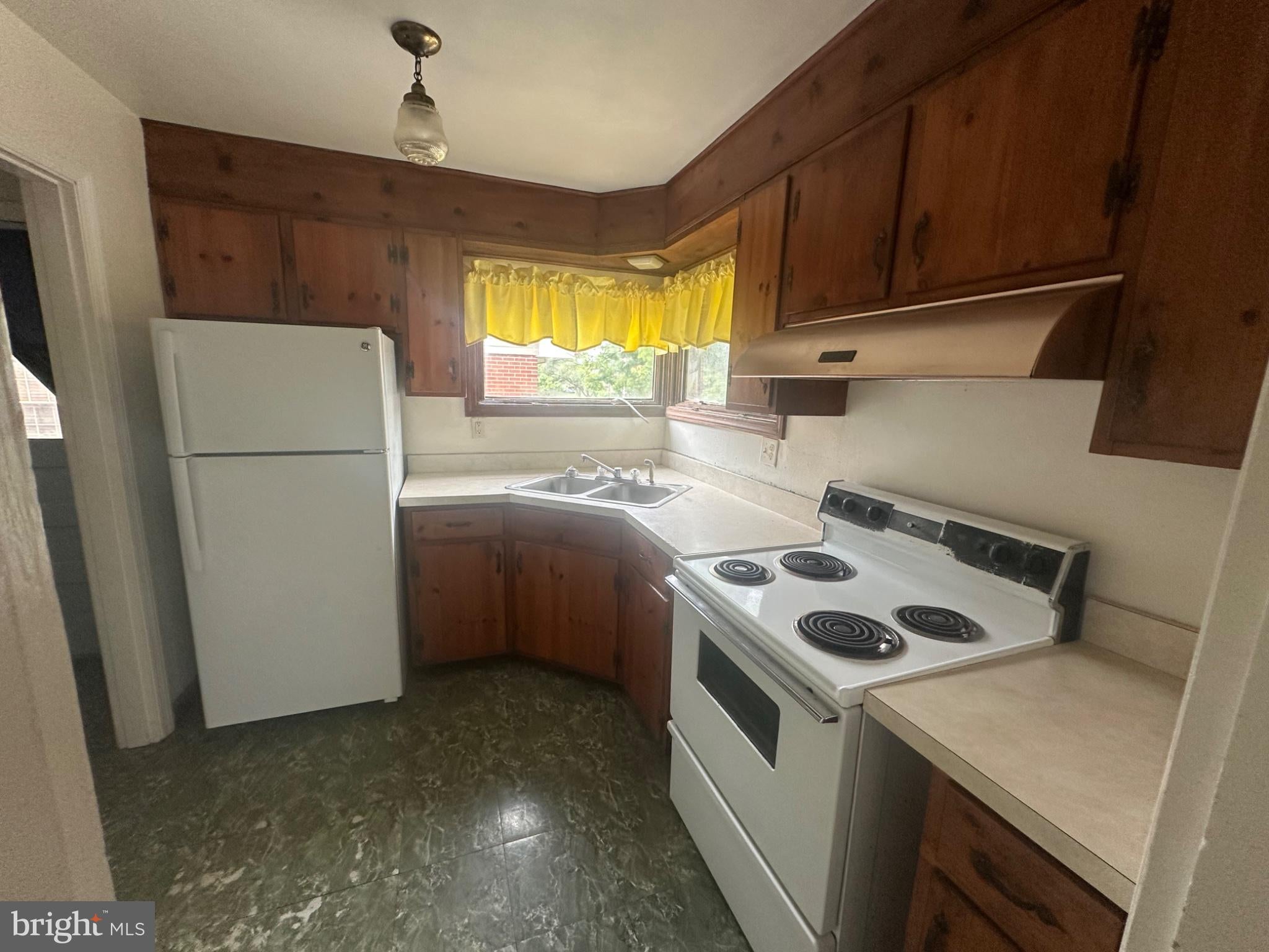 214 MOLDEN DRIVE