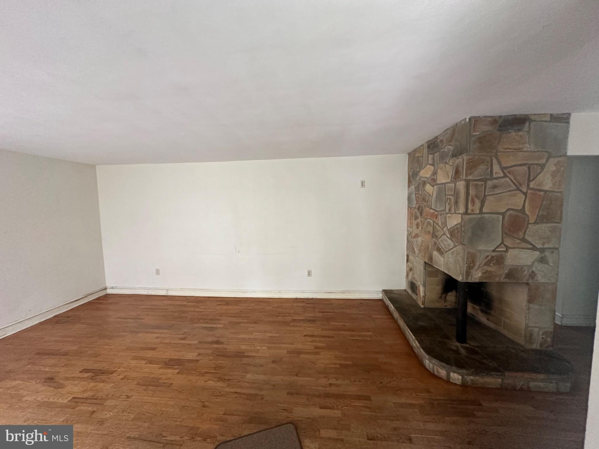 214 MOLDEN DRIVE