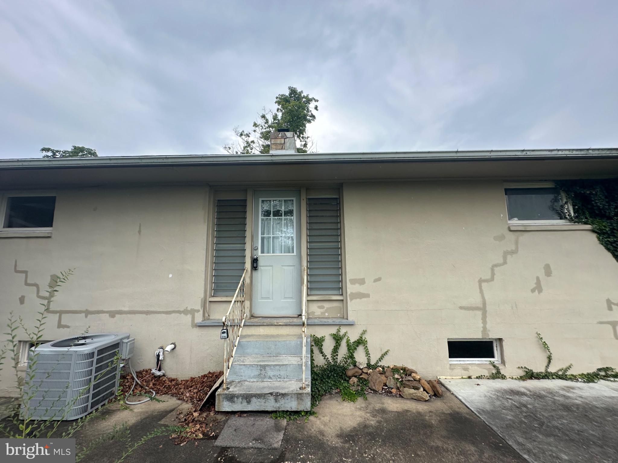 214 MOLDEN DRIVE
