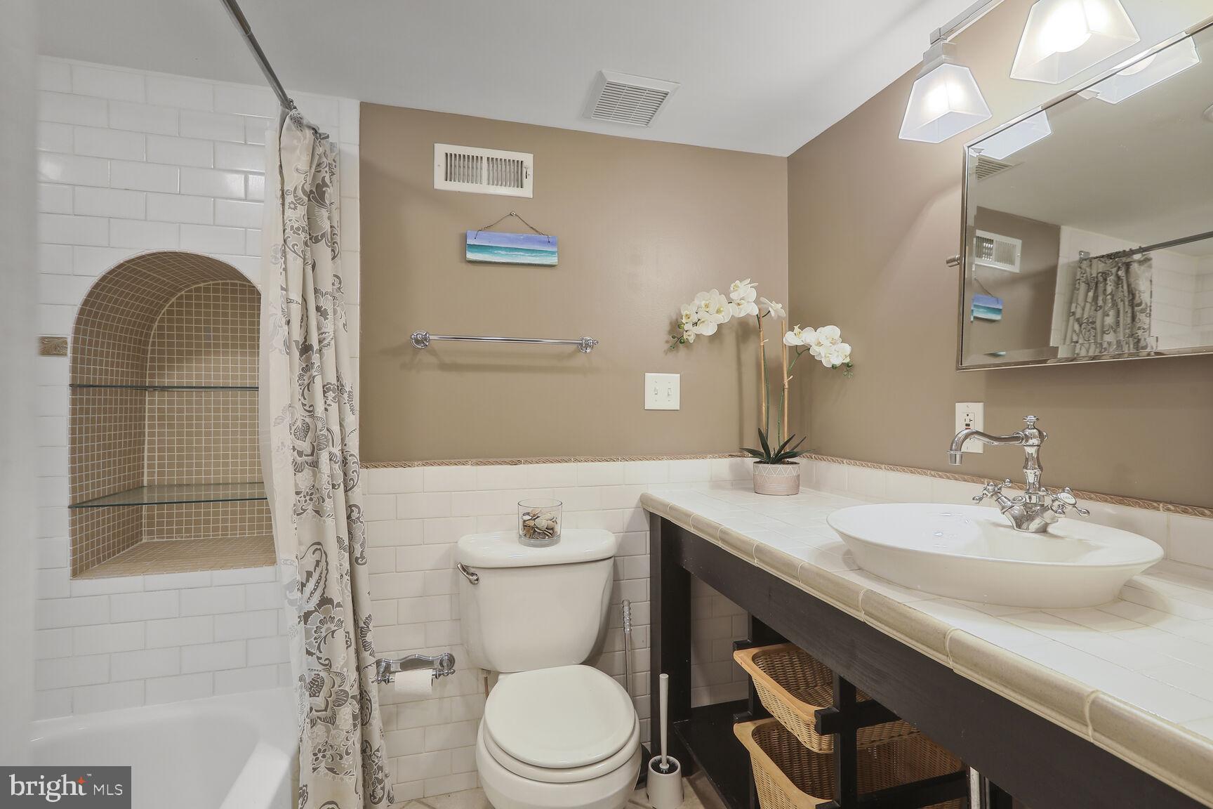 HIGHLANDTOWN - Residential Lease