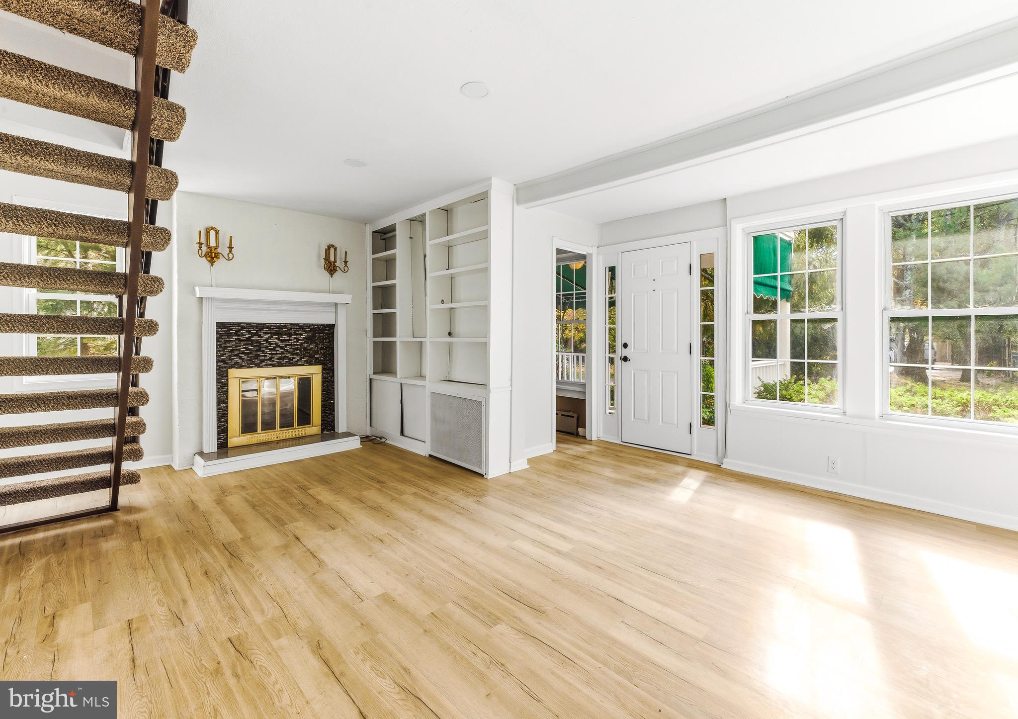 110 E SEAVIEW AVENUE