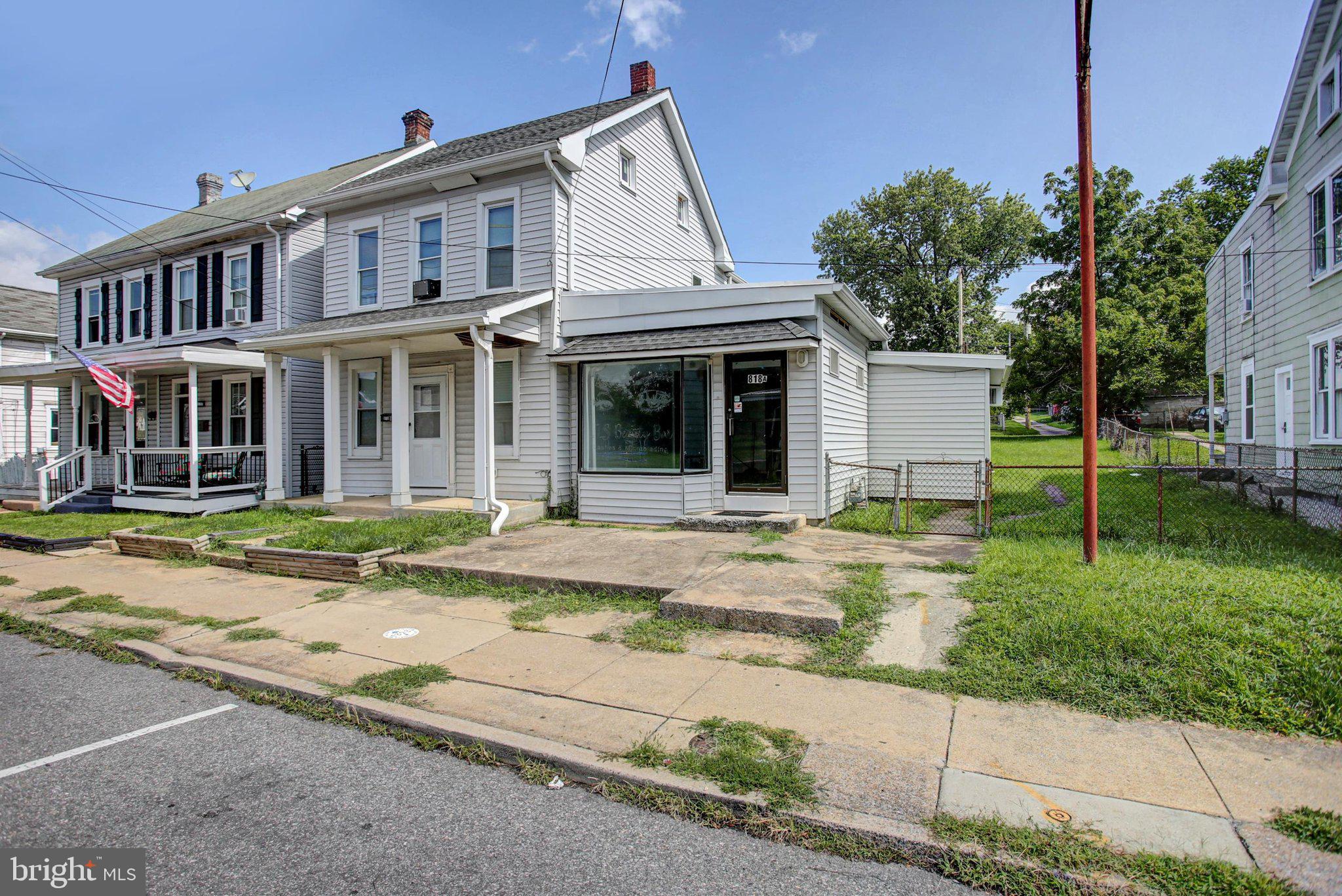 818 SALEM AVENUE