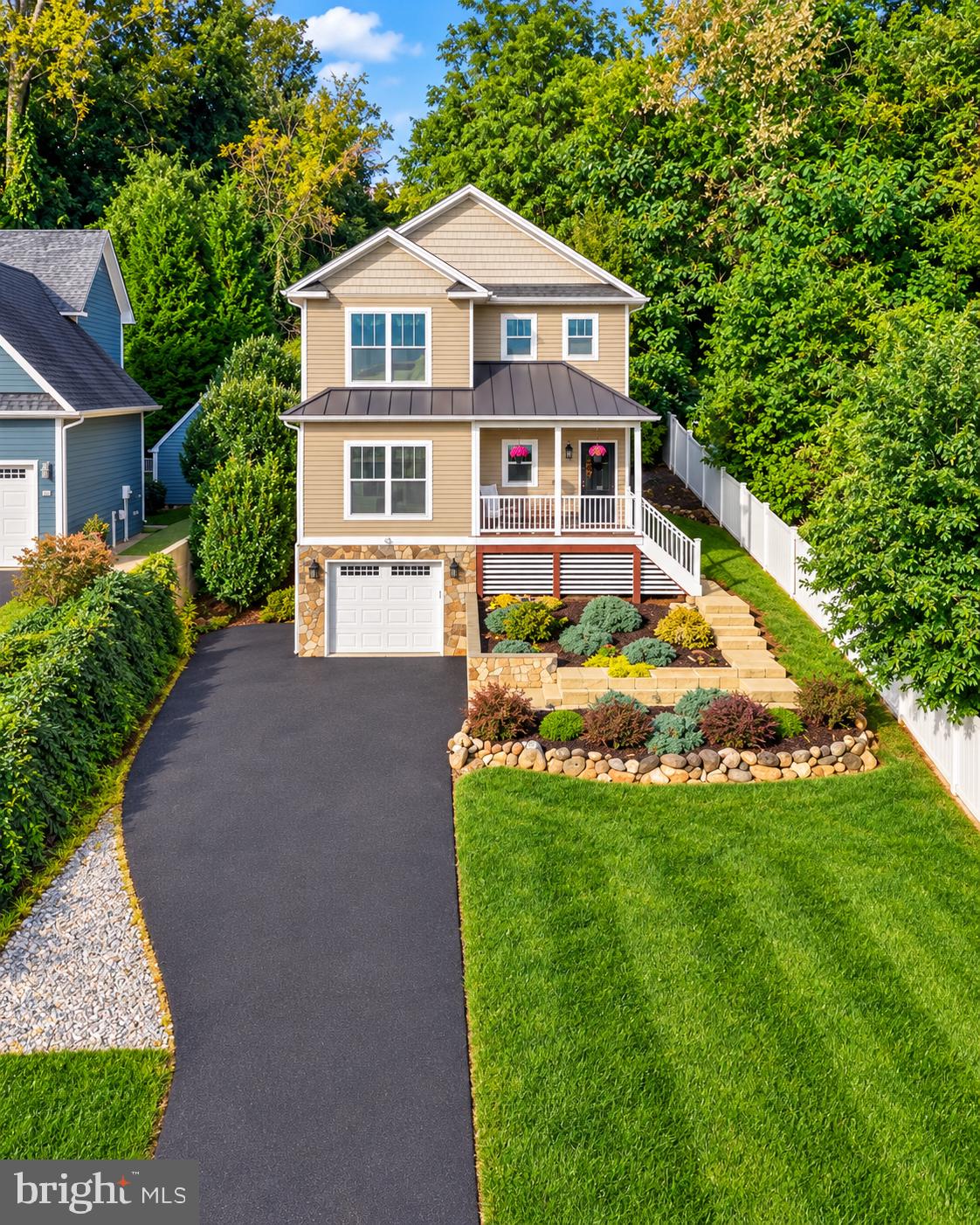 31 BOUNDARY LANE