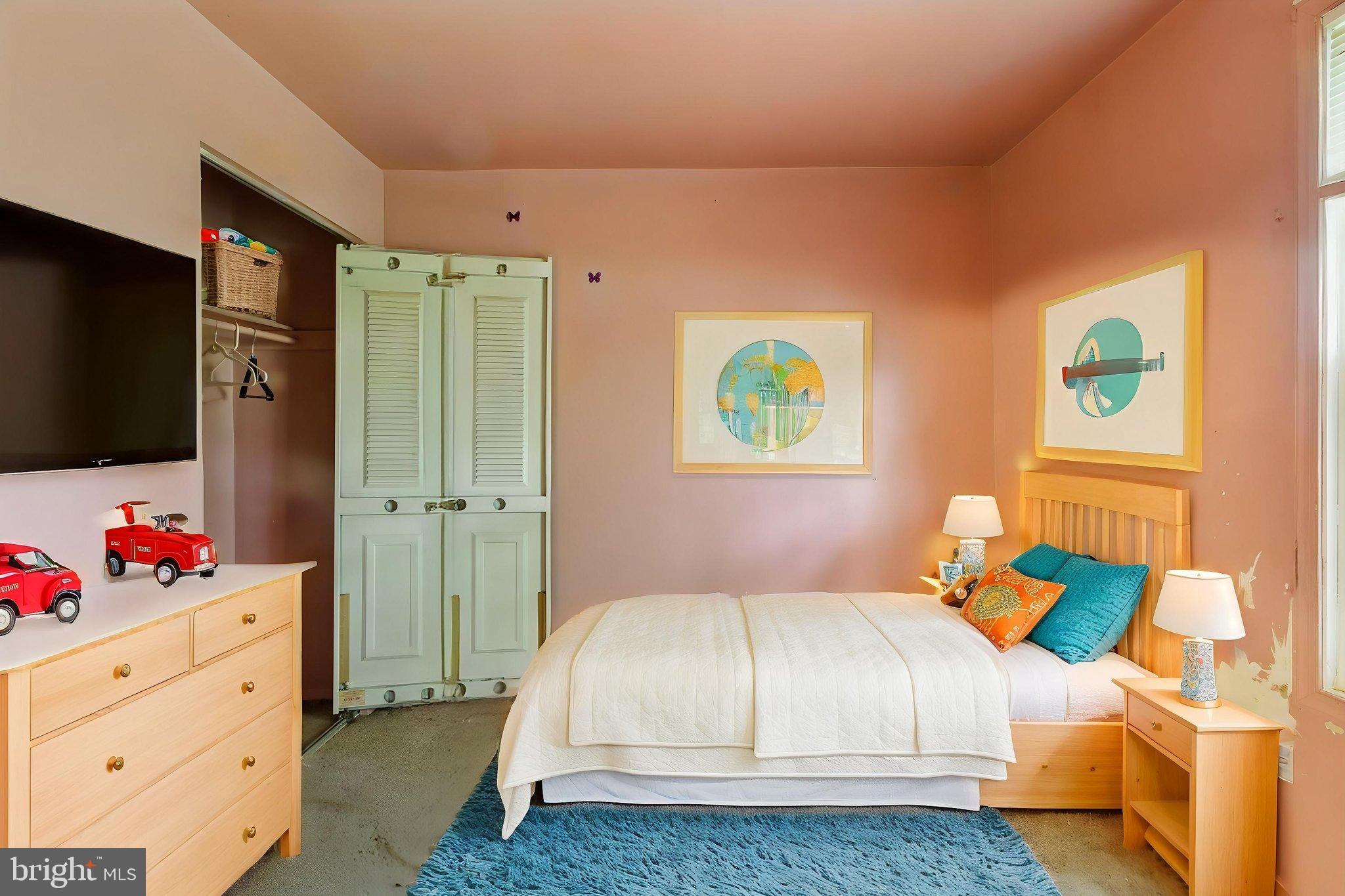 COLONY SQUARE - Residential