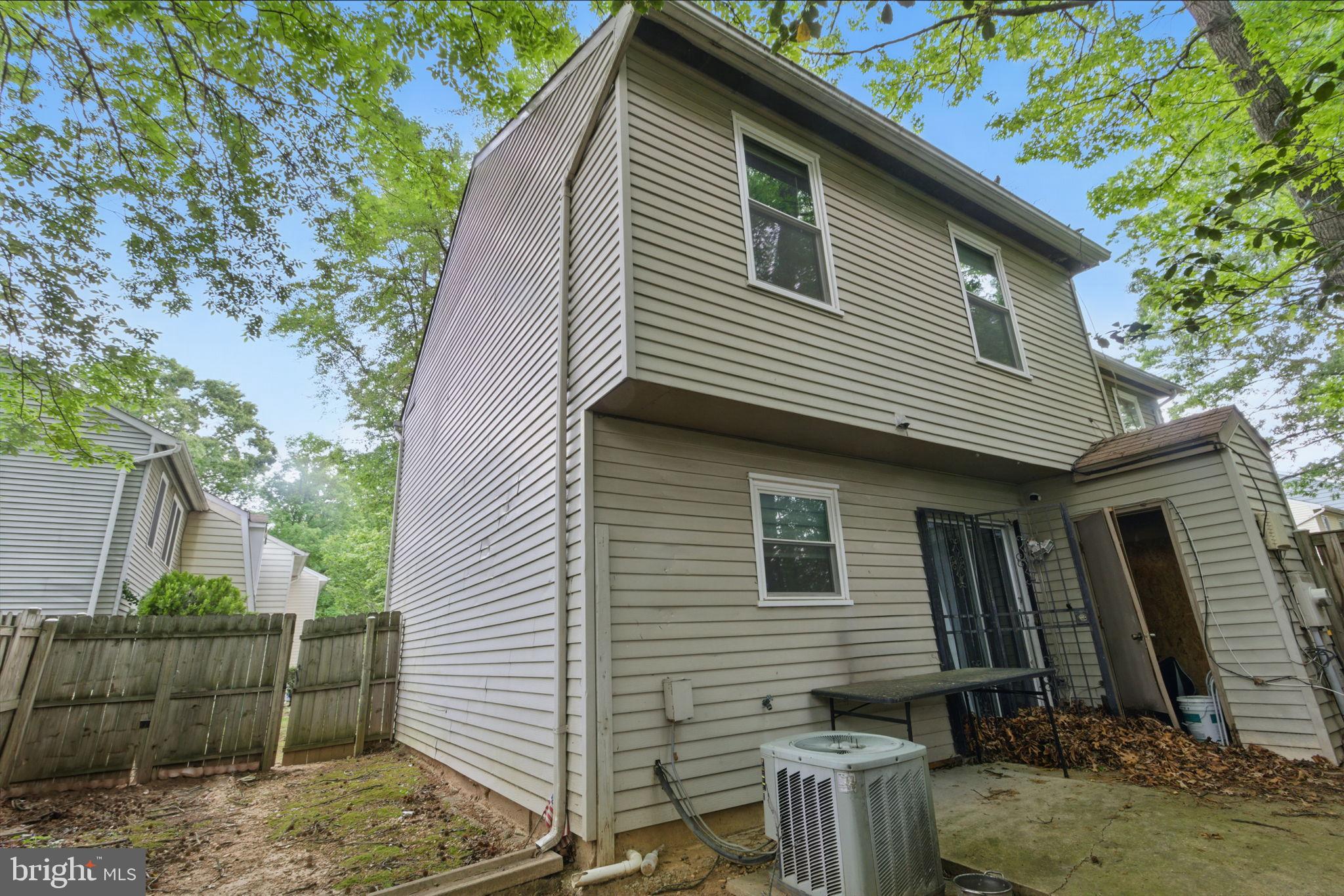 COLONY SQUARE - Residential