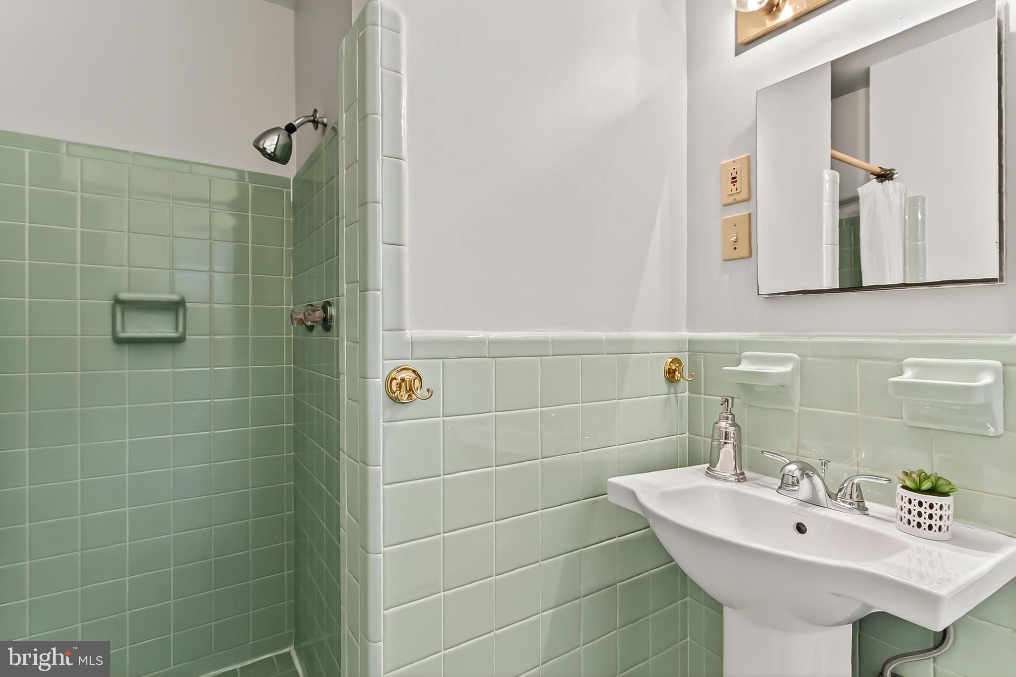 RAVENWOOD PARK - Residential