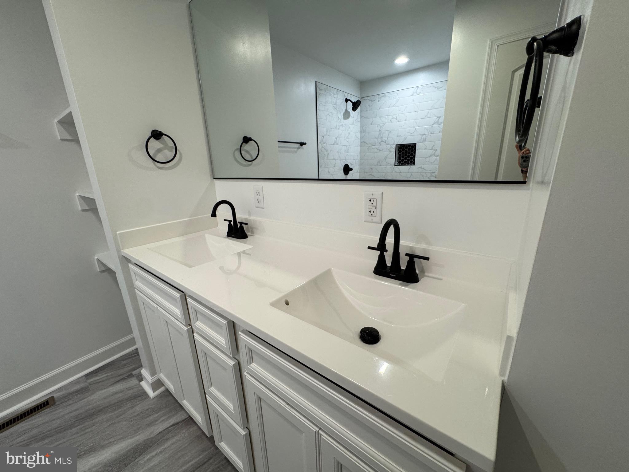 SLEEPY KNOLLS - Residential