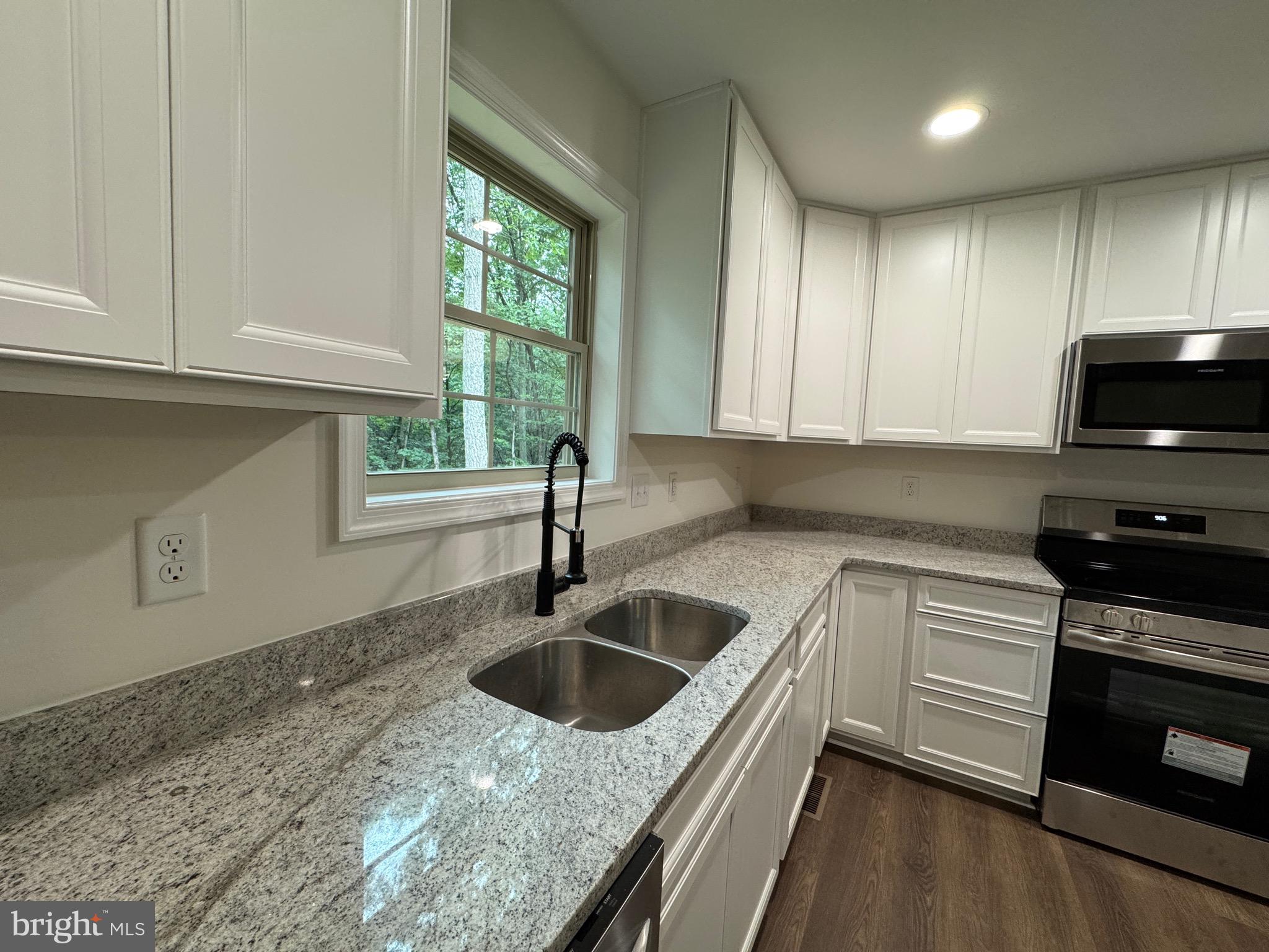 SLEEPY KNOLLS - Residential