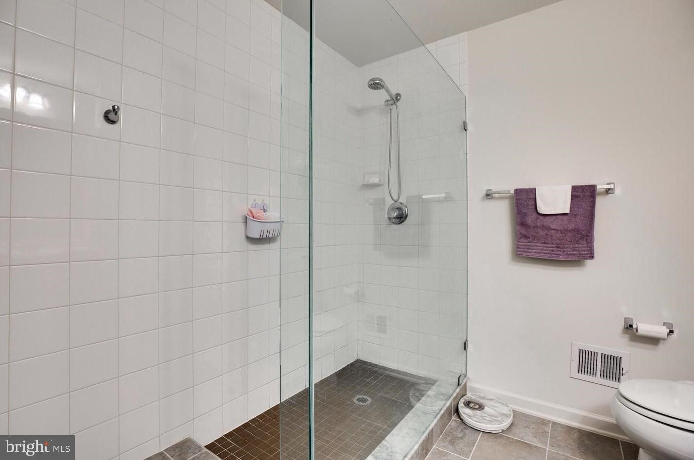 RESIDENCES AT CHERRY HILL - Residential Lease