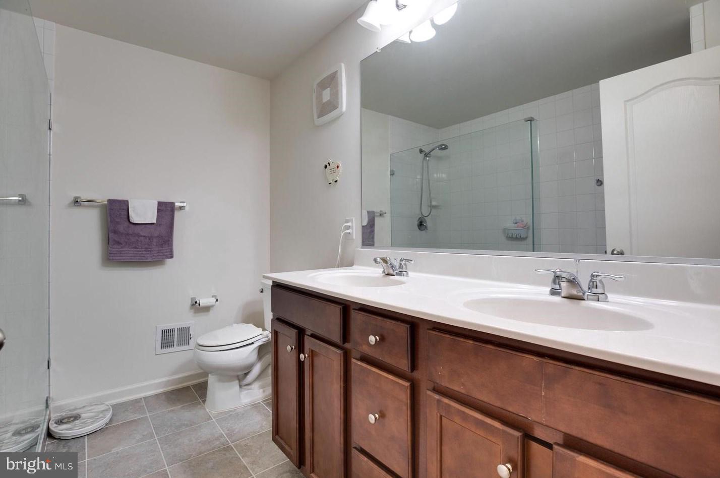 RESIDENCES AT CHERRY HILL - Residential Lease