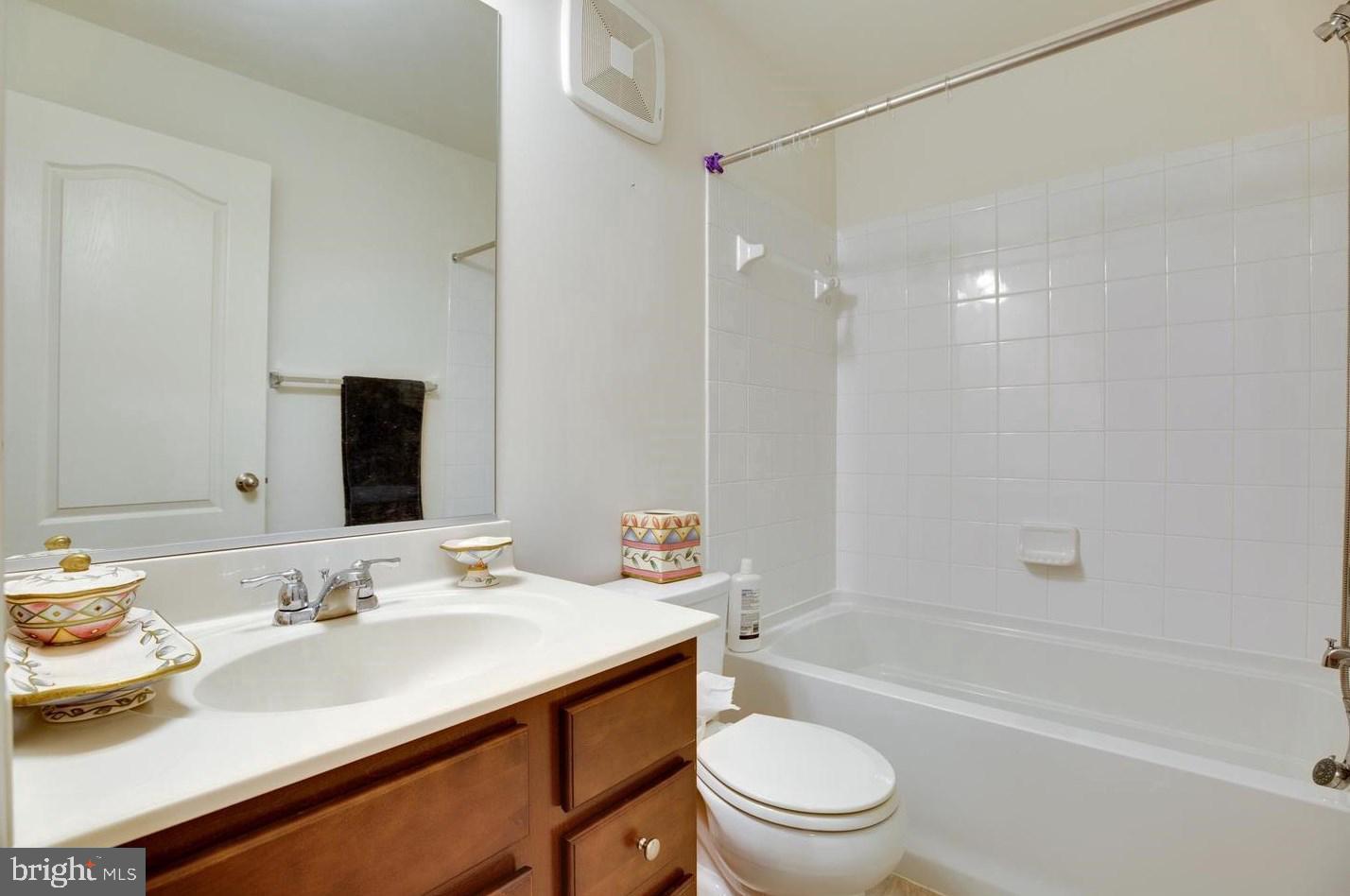 RESIDENCES AT CHERRY HILL - Residential Lease