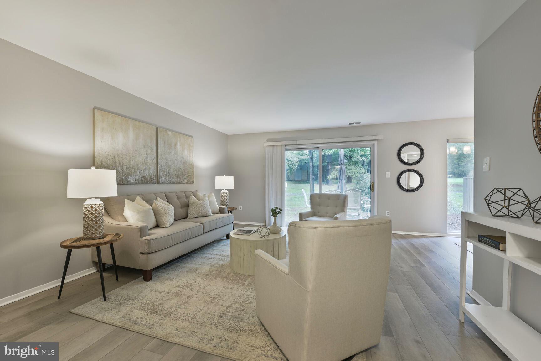 1814 IVY OAK SQUARE