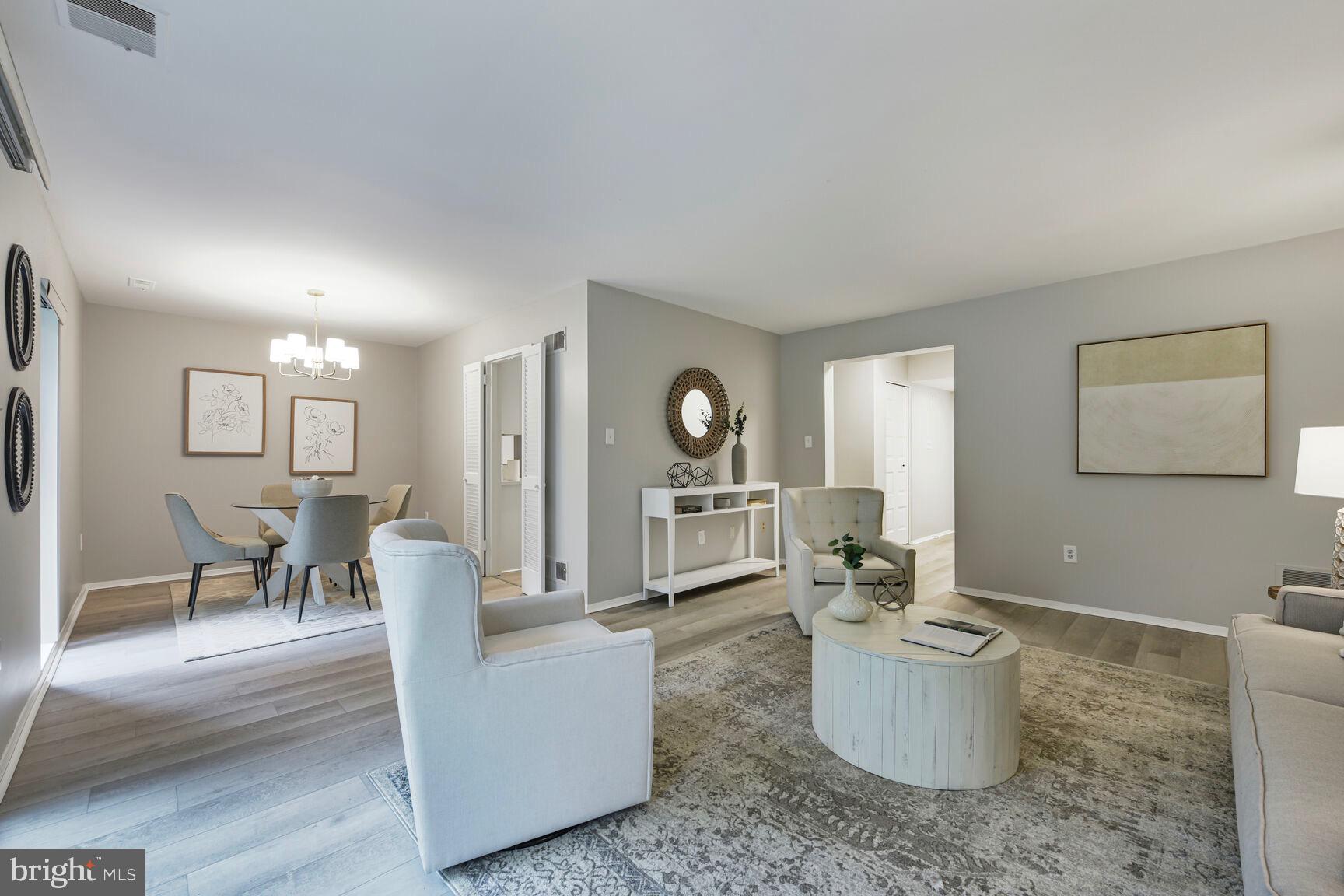 1814 IVY OAK SQUARE