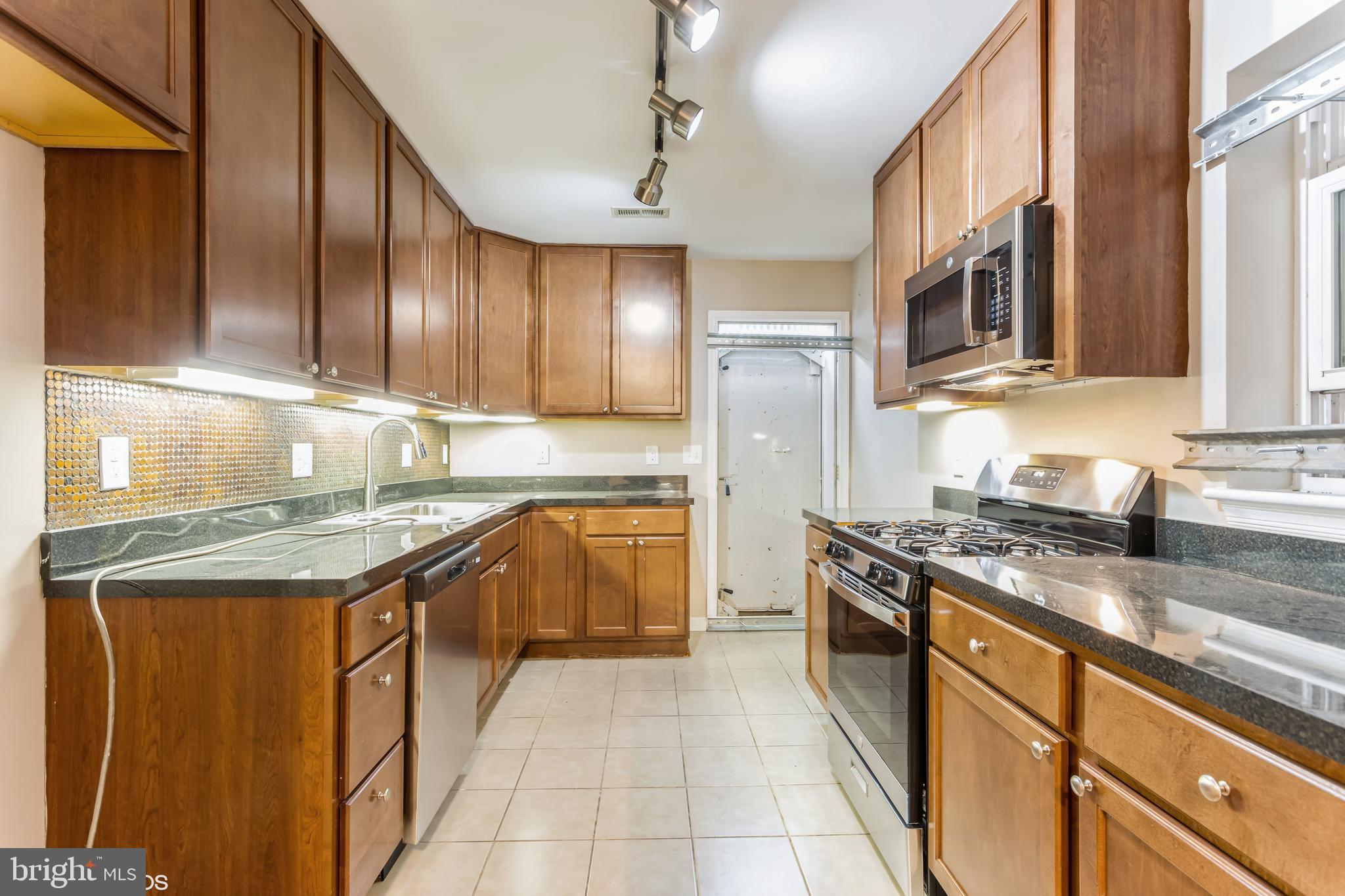 JOHNSTON SQUARE - Residential