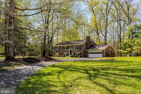 12186 Hickory Knoll Place, Fairfax, VA MLS: VAFX2302202