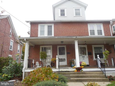 Photo of 316 Washington Avenue, SELLERSVILLE, PA 18960 (MLS # PABU2108488)