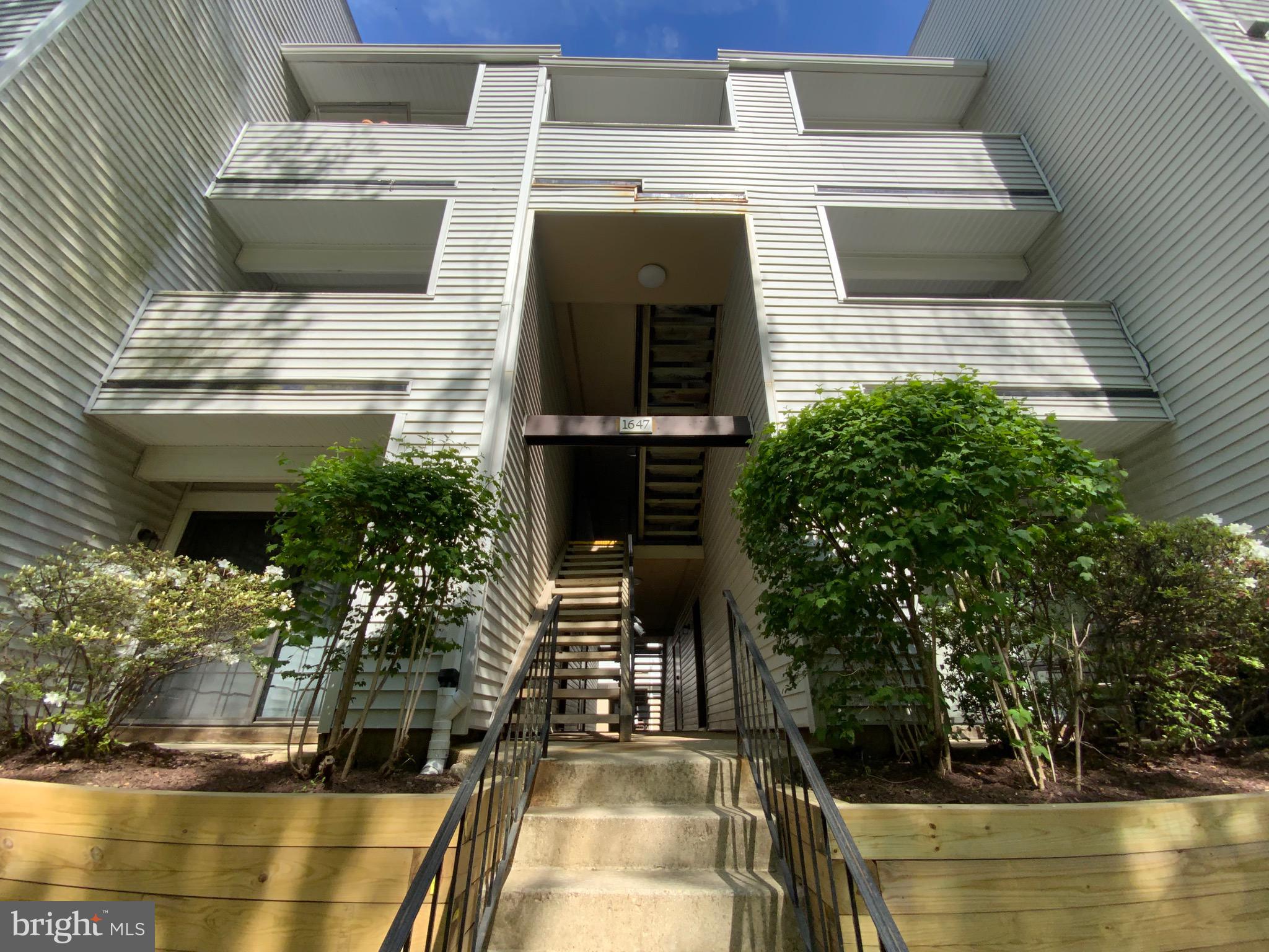 1647 CARRIAGE HOUSE TERRACE E