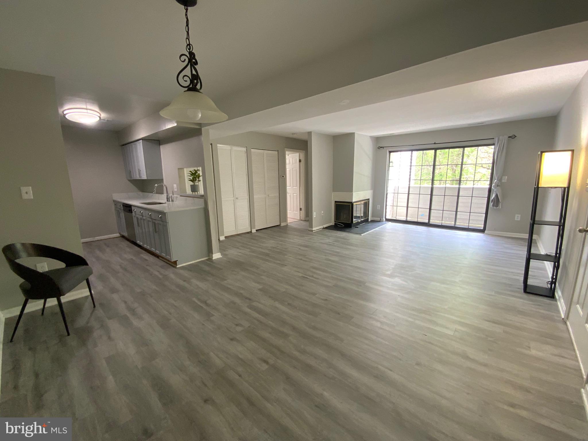 1647 CARRIAGE HOUSE TERRACE E