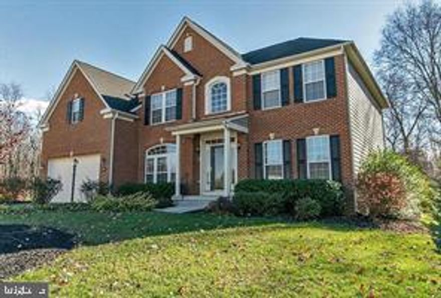 Come see this gorgeous, well kept home on a beautifully manicured lot. Security system, intercom, central vac, tray ceiling, crown molding, chair railing & plenty more! Lot's of living space from the large master suite retreat to the large recreation room. Easy commute to the metro areas...looking for that home...YOU'LL LOVE THIS HOUSE!