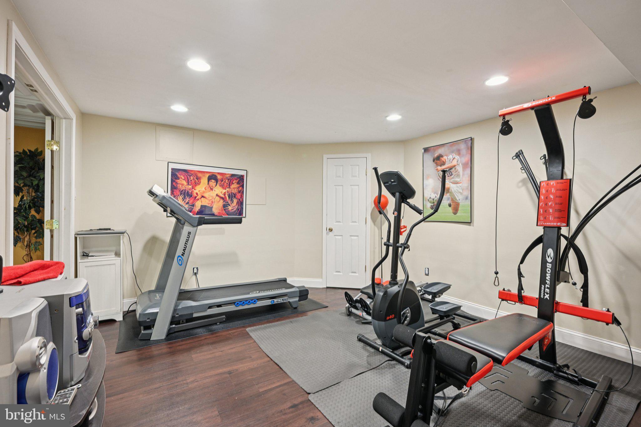 MAKEFIELD RIDGE - Residential