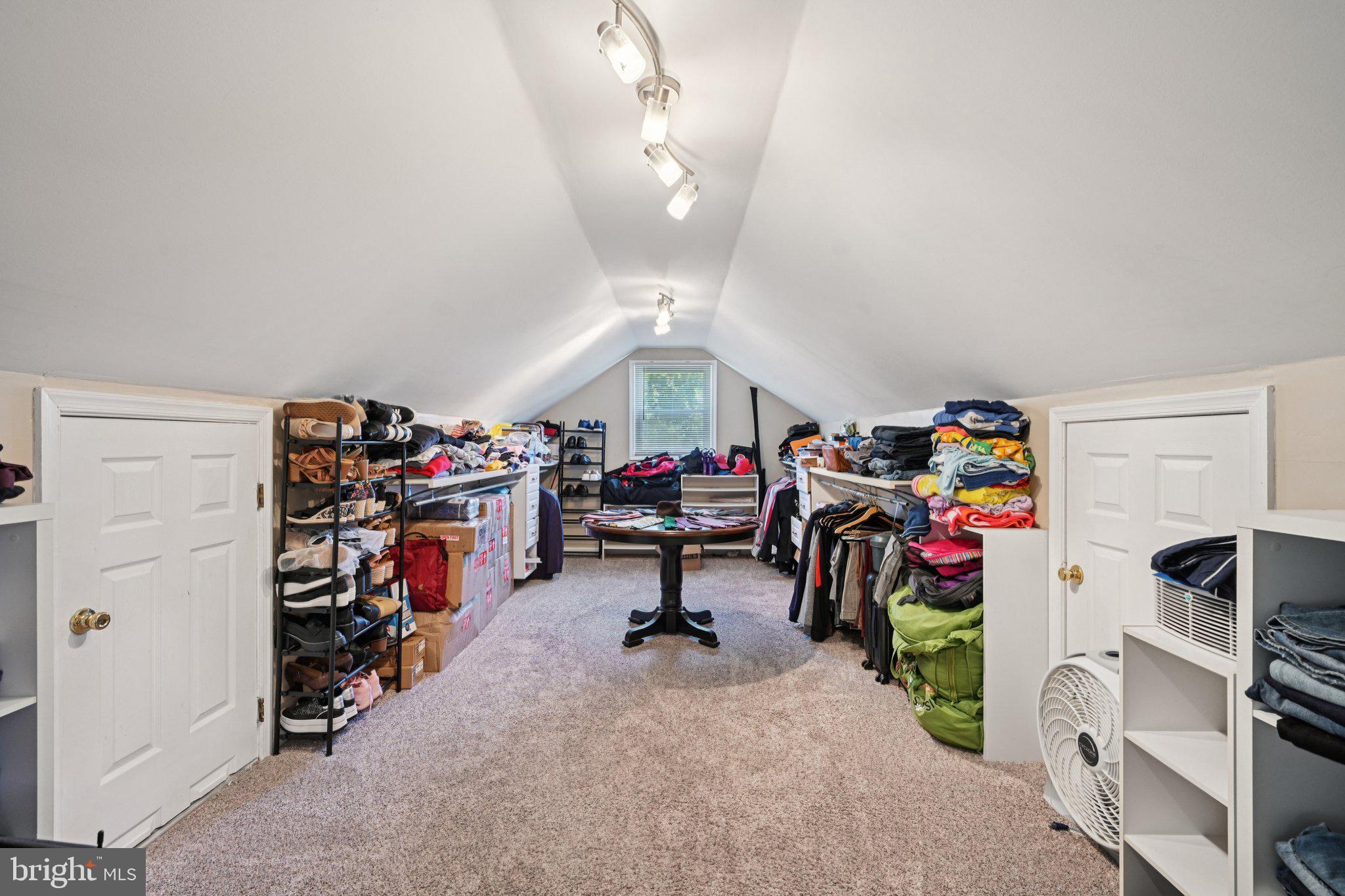 MAKEFIELD RIDGE - Residential