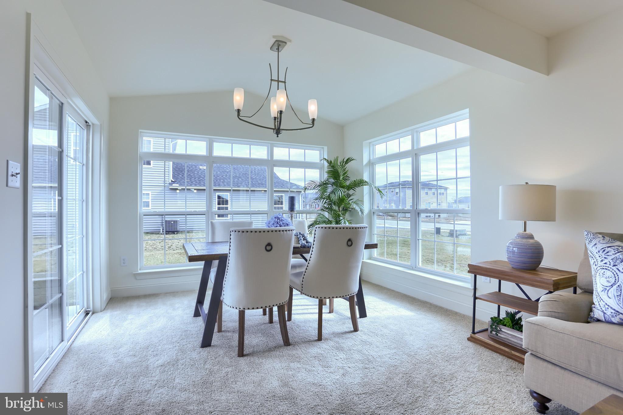 WINDY HEIGHTS, THE NEW - Residential