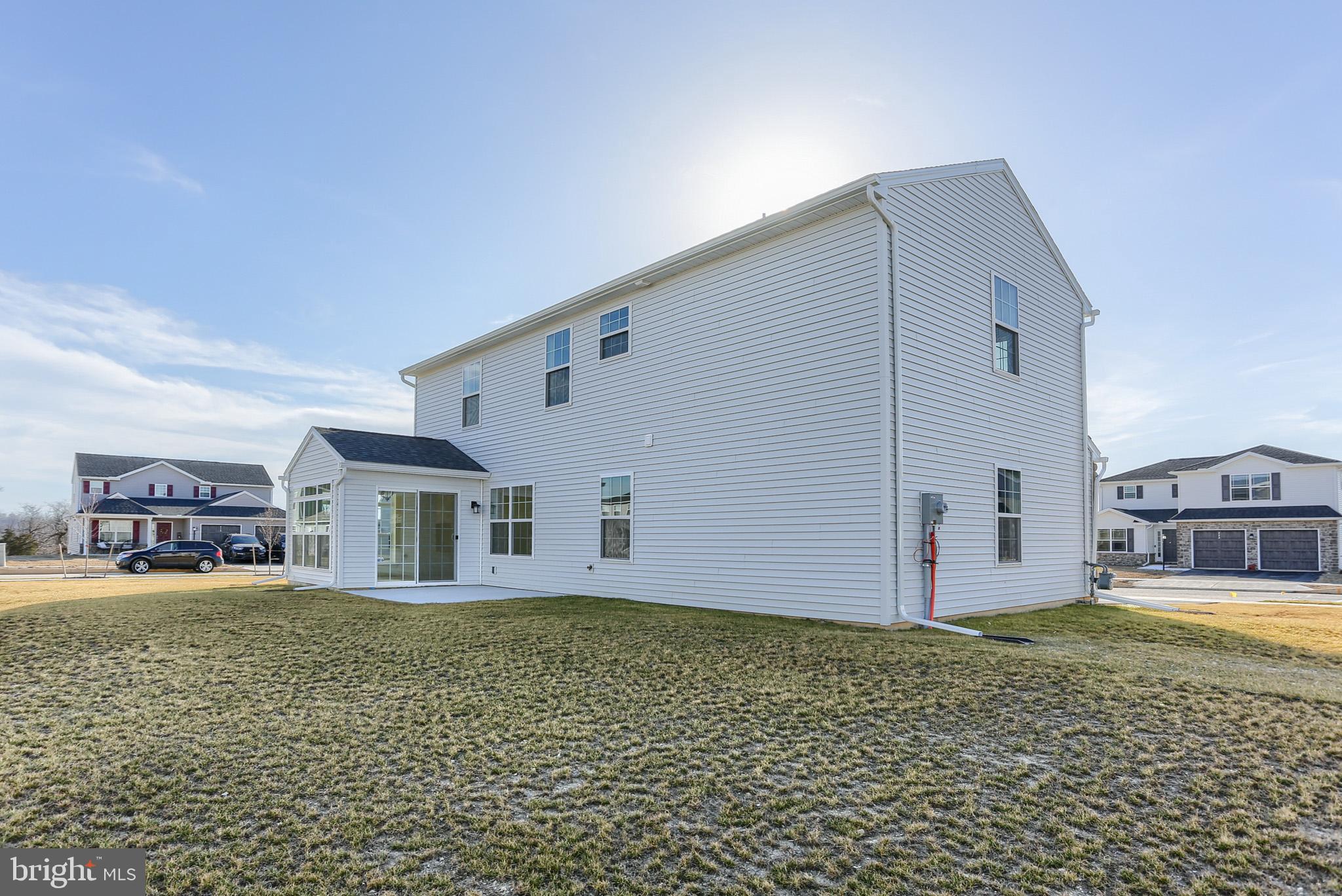 WINDY HEIGHTS, THE NEW - Residential