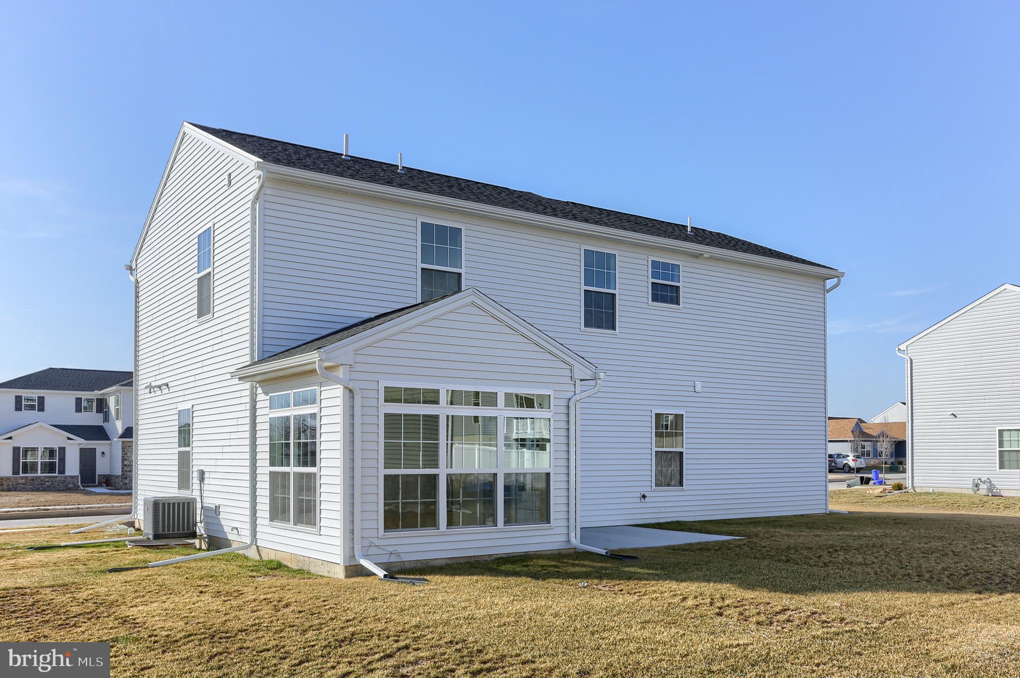 WINDY HEIGHTS, THE NEW - Residential