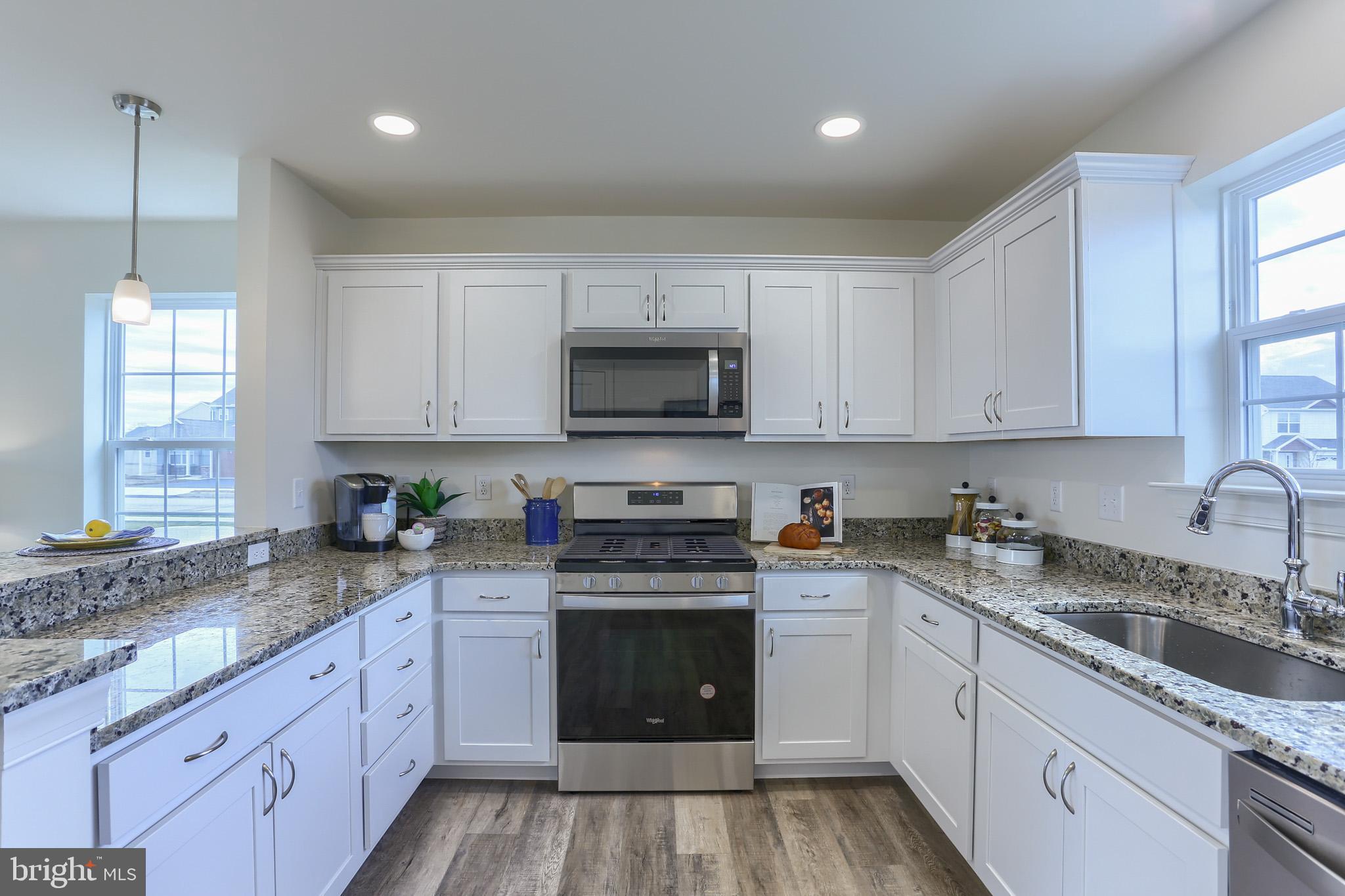 WINDY HEIGHTS, THE NEW - Residential