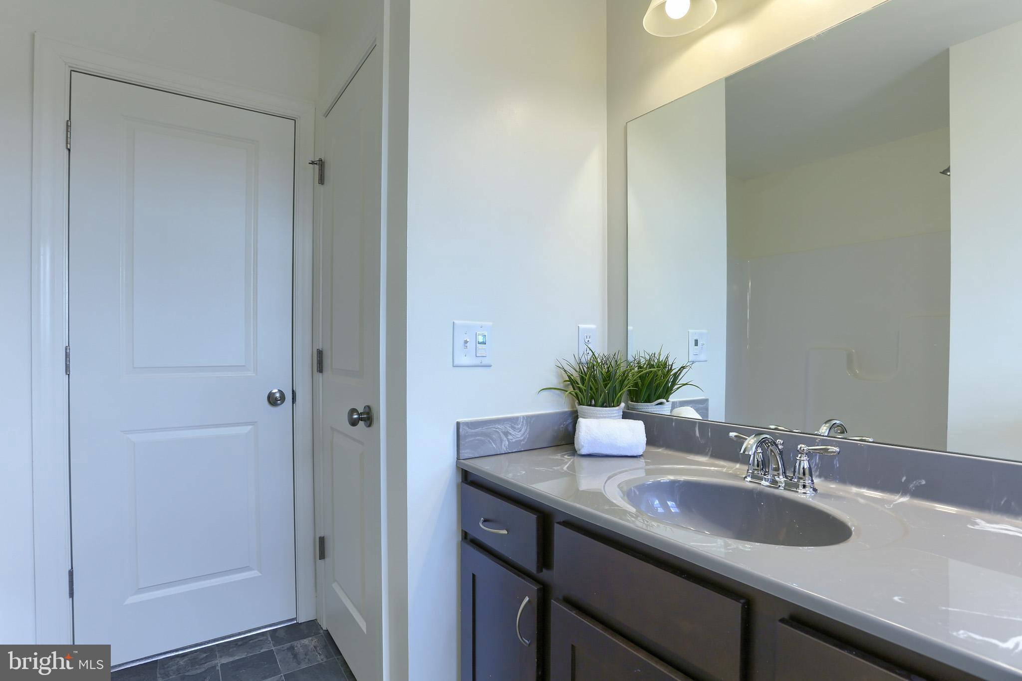 WINDY HEIGHTS, THE NEW - Residential