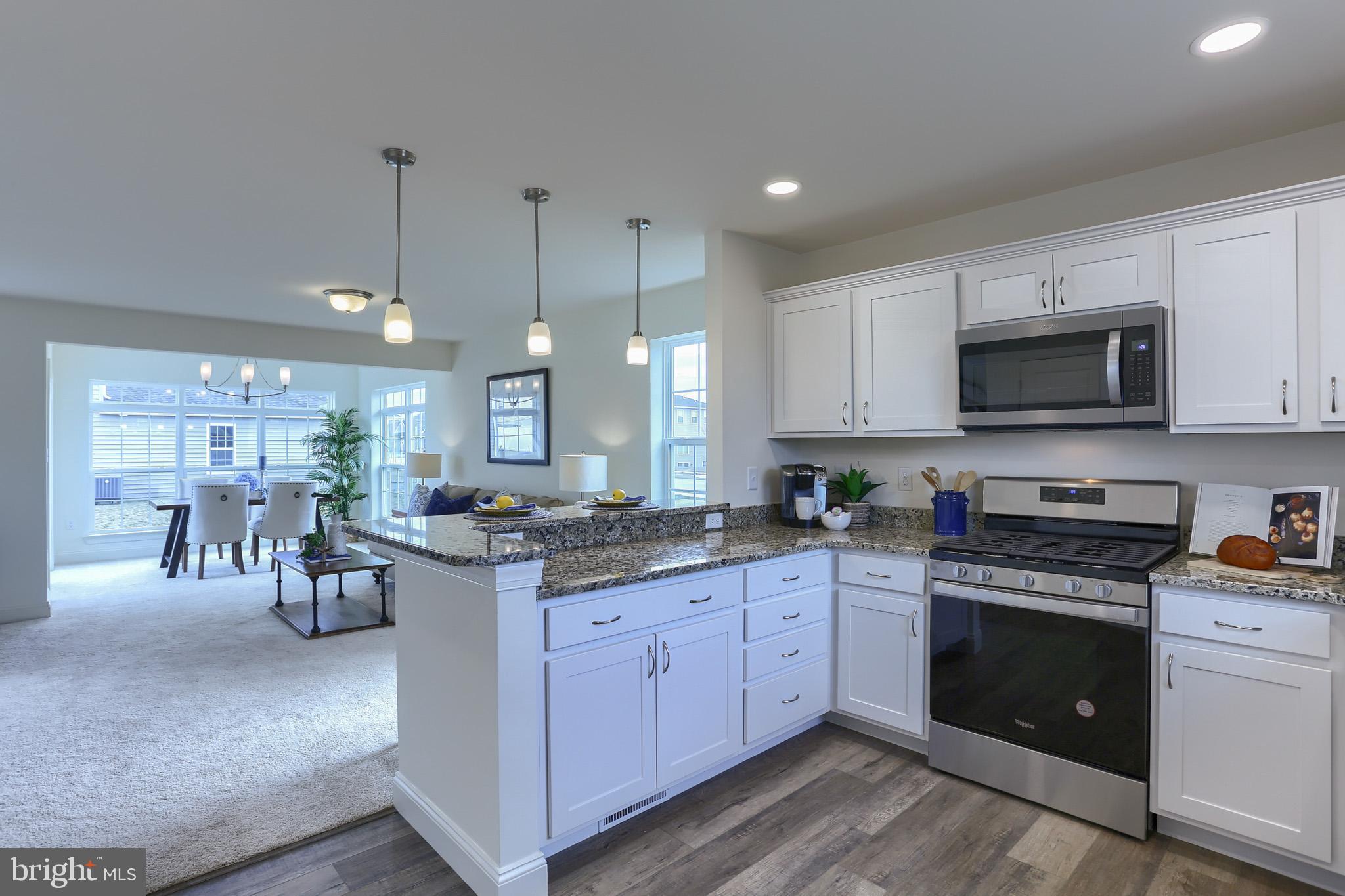 WINDY HEIGHTS, THE NEW - Residential