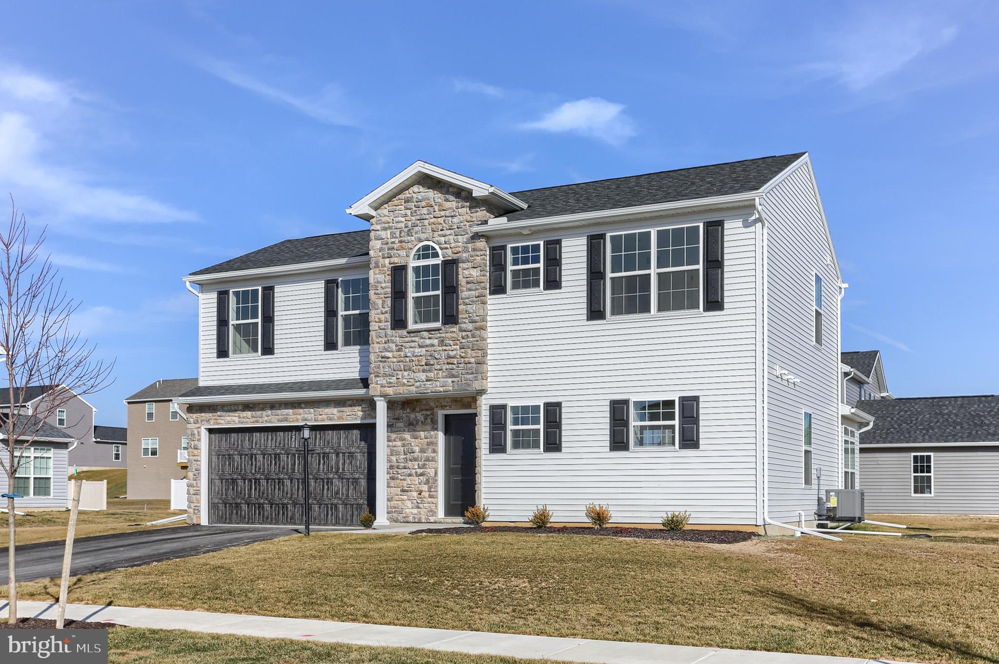 WINDY HEIGHTS, THE NEW - Residential