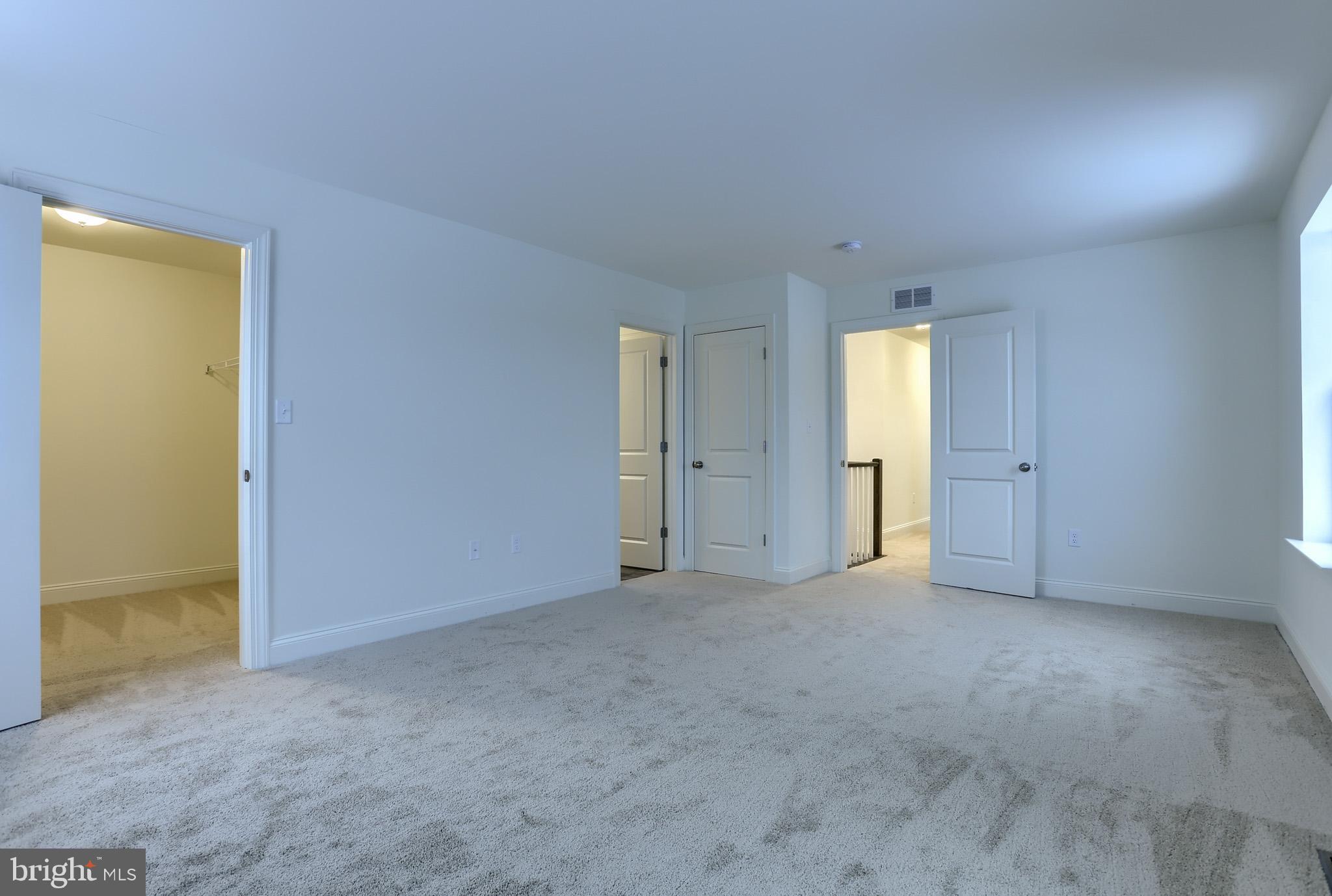 WINDY HEIGHTS, THE NEW - Residential