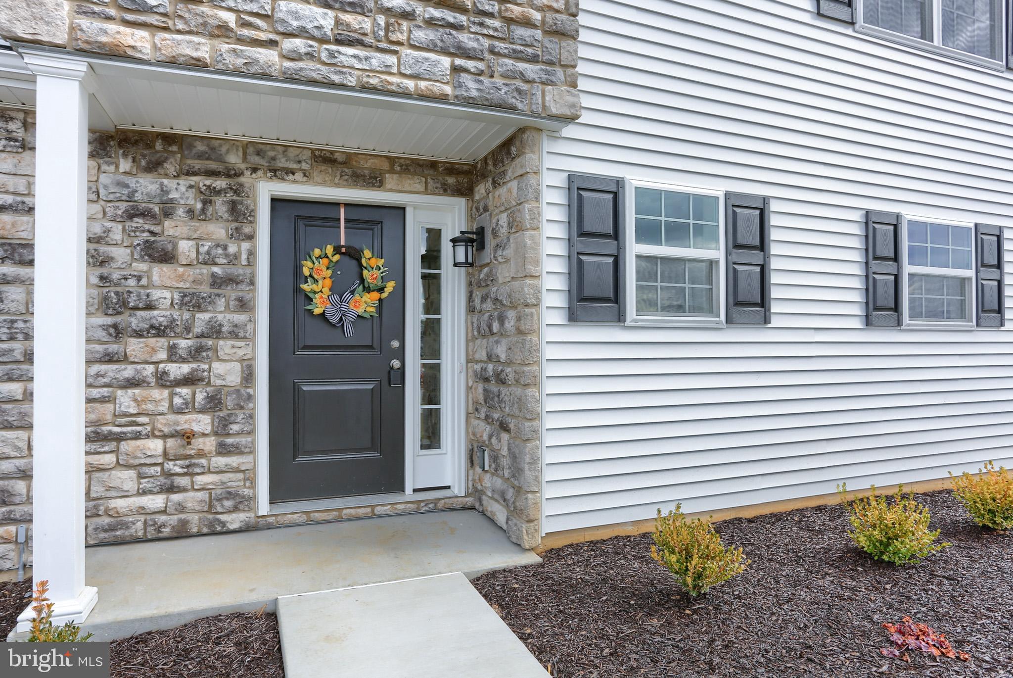 WINDY HEIGHTS, THE NEW - Residential