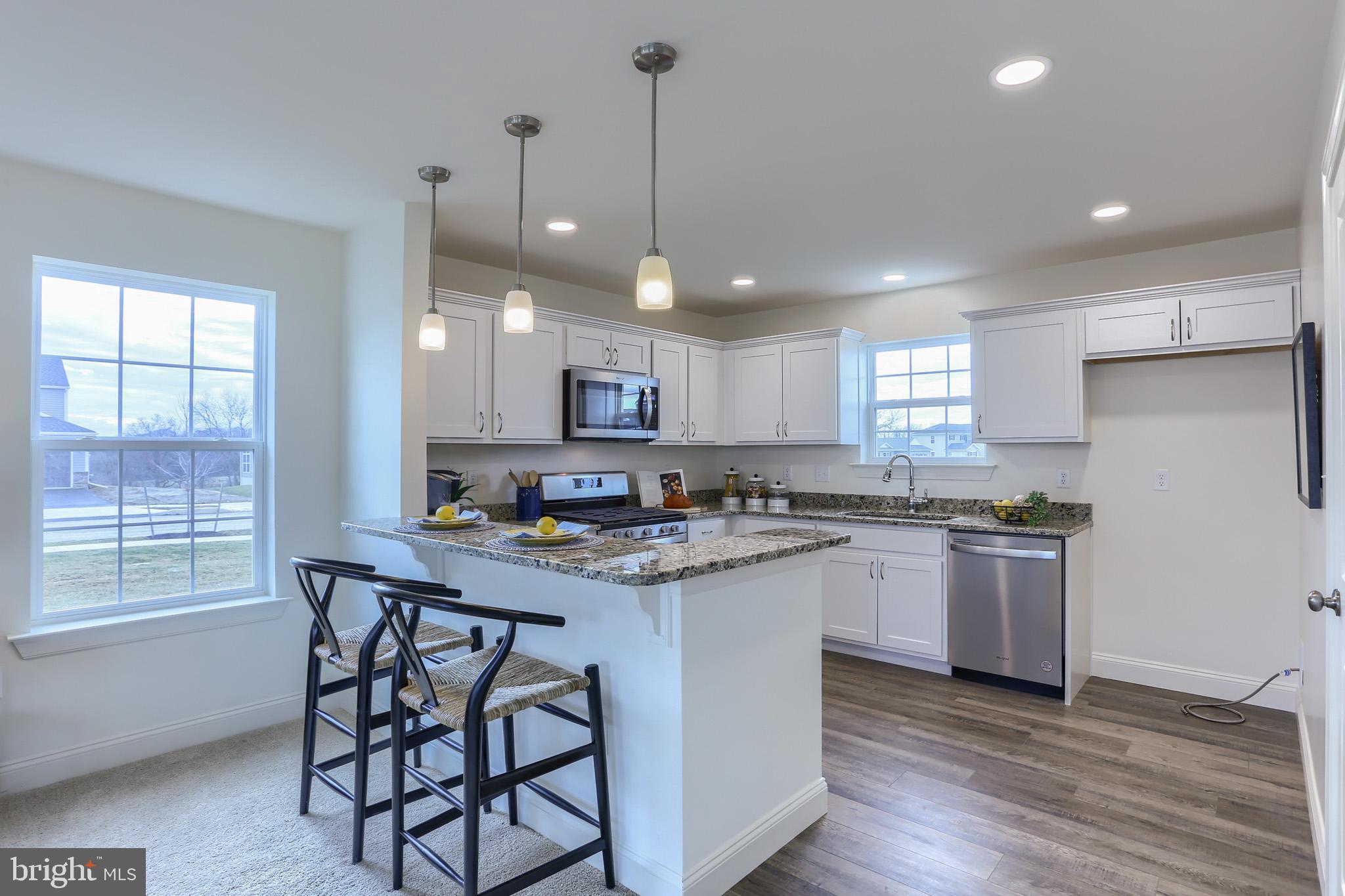 WINDY HEIGHTS, THE NEW - Residential