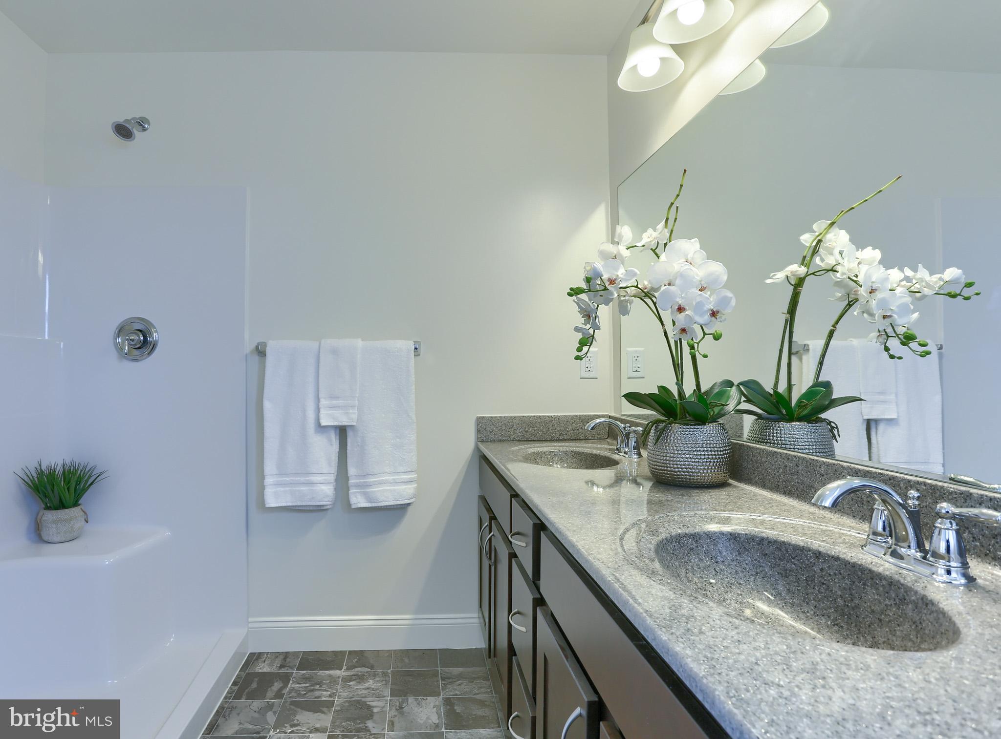 WINDY HEIGHTS, THE NEW - Residential