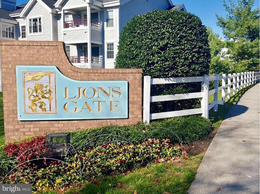 Great price &commuter location!  Freshly painted throughout adorned with warm laminate wood flooring.  Updated bathroom with modern fixtures & tile floor. Enjoy the cozy fireplace or soak up the sun on the walkout terrace. Additional sun room provides endless possibilities for office/play/relax space. NEW fridge,dish washer,disposal, A/C compres. Dog park,picnic,walk trails, tot lot, H20/swr incl!