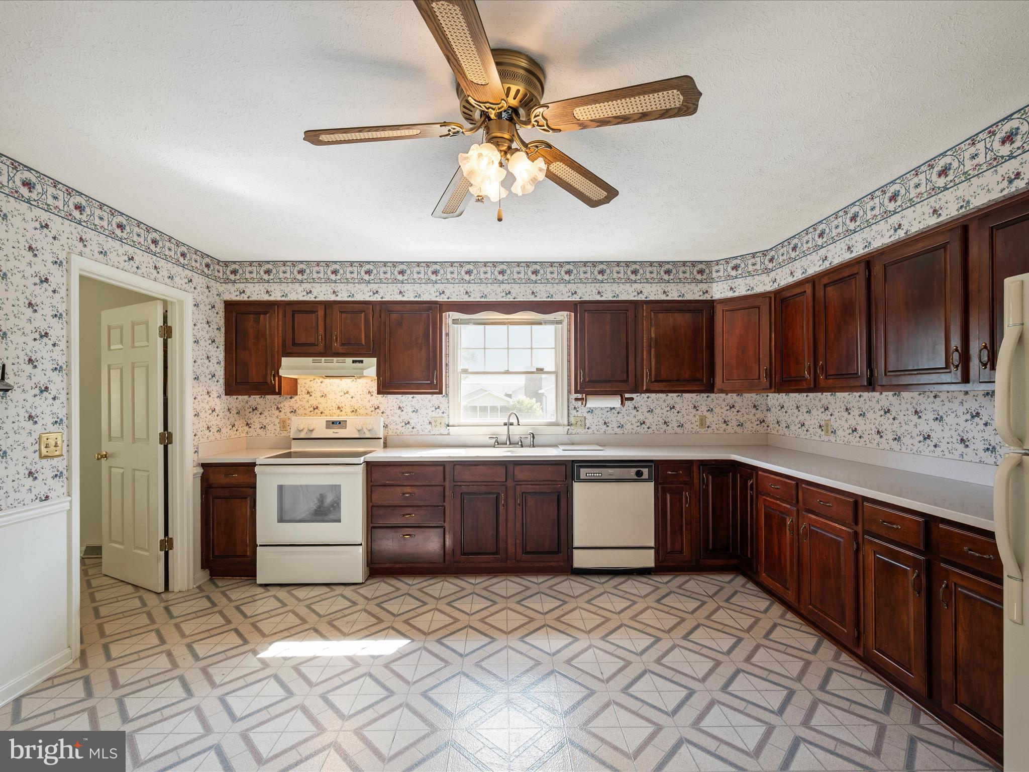 WAKELAND MANOR - Residential