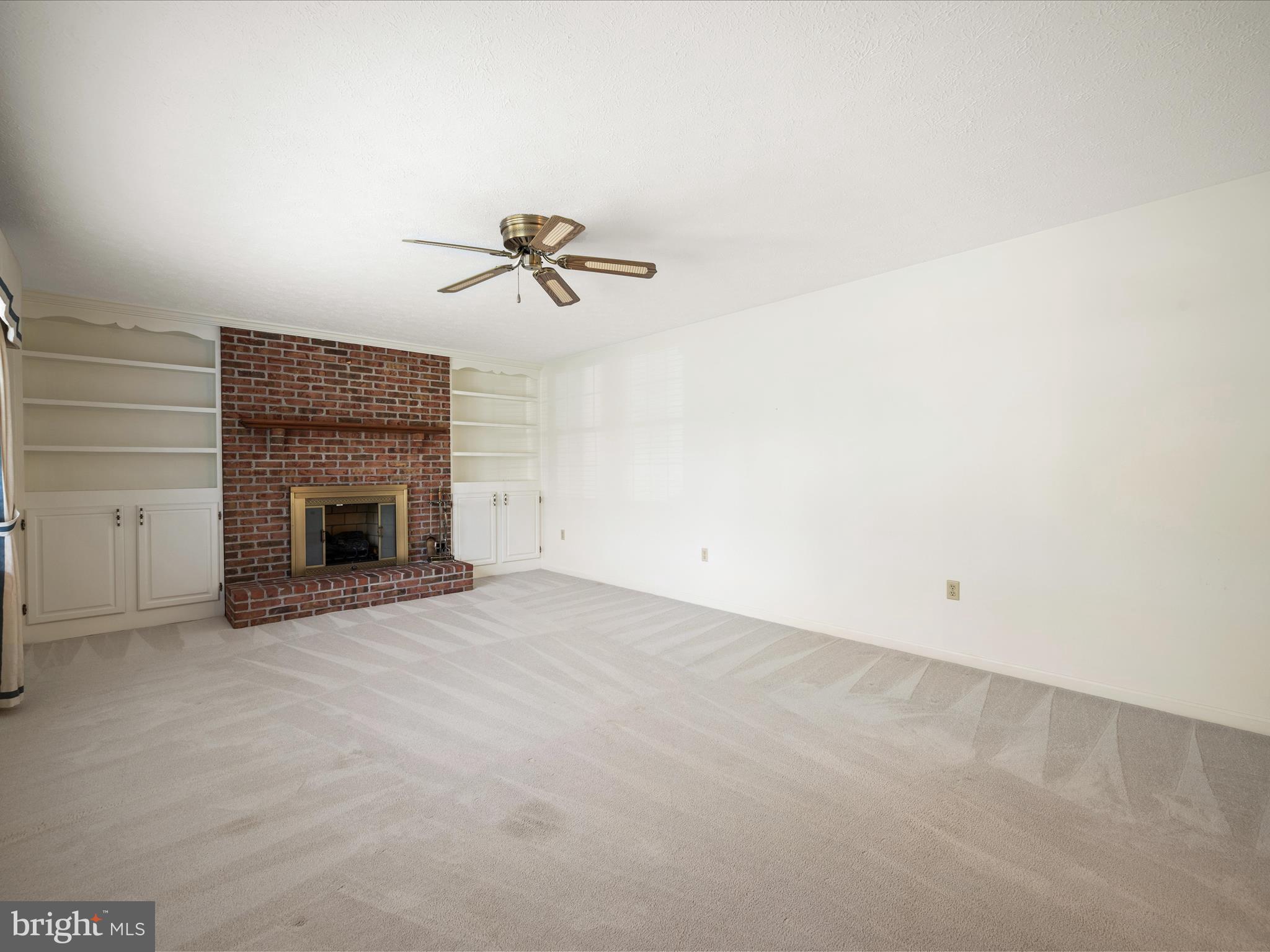 WAKELAND MANOR - Residential