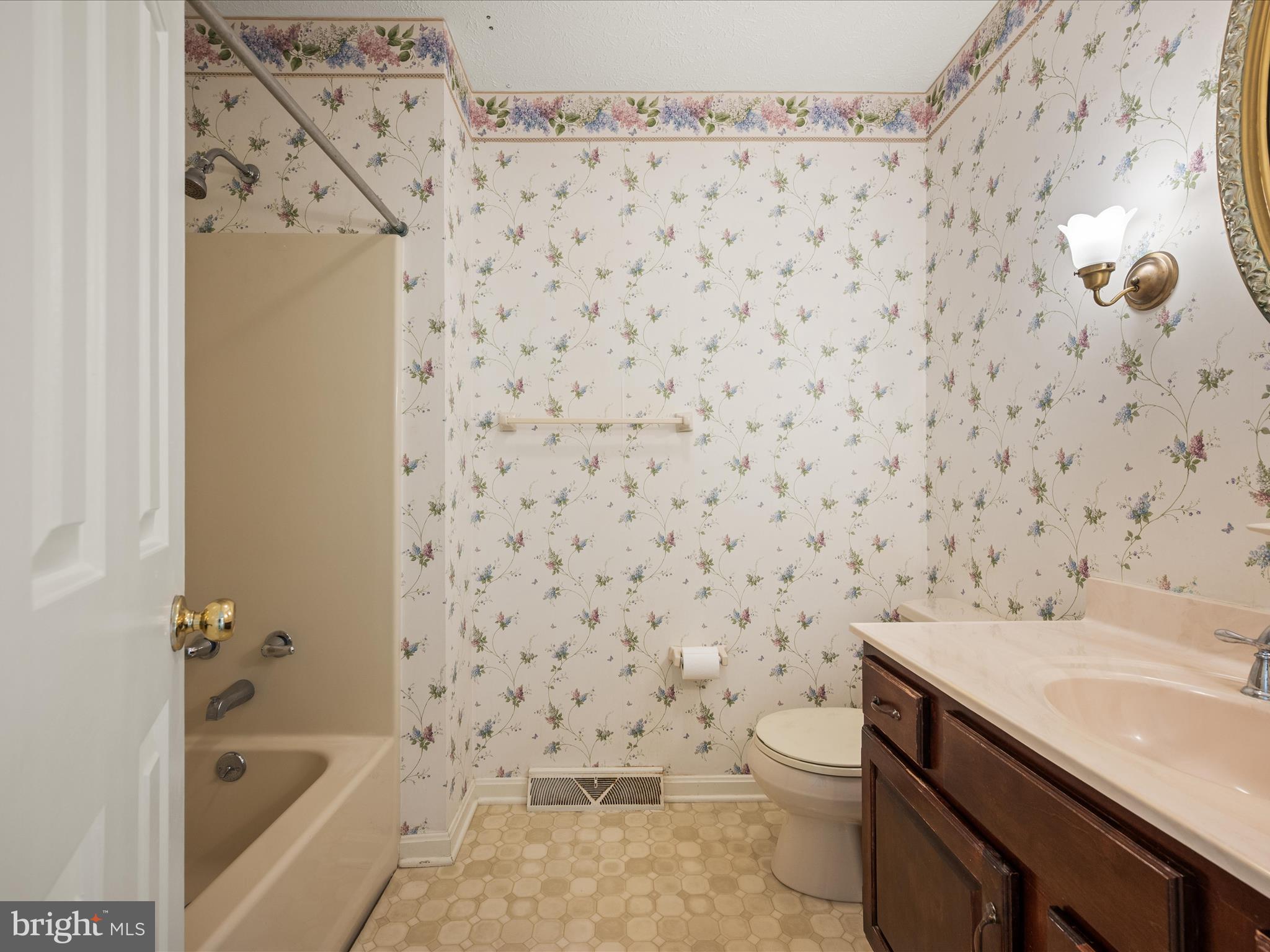 WAKELAND MANOR - Residential